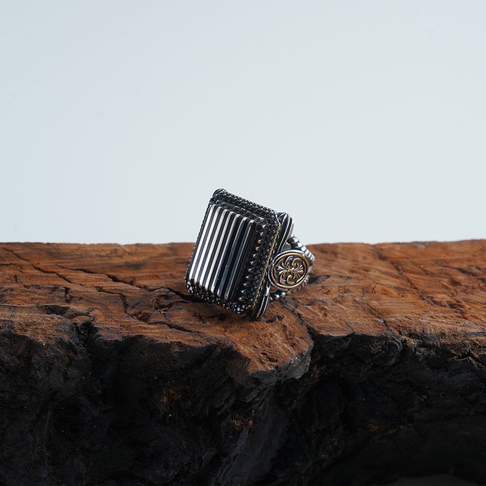 Dikdörtgen Siyah Beyaz Akik Taşlı 925 Ayar Gümüş Erkek Yüzük