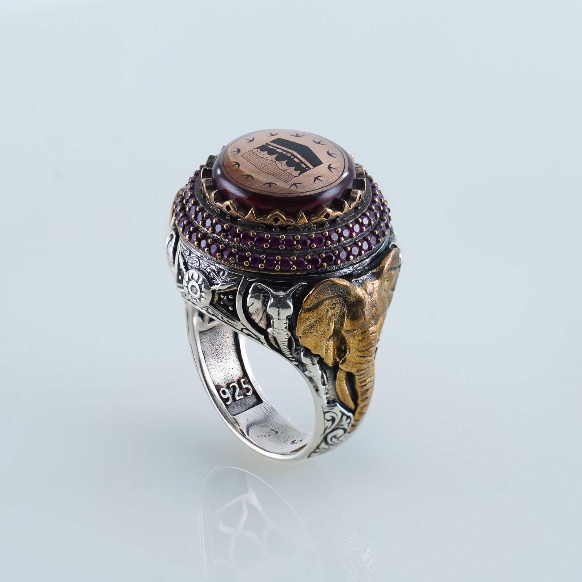 Kabe ve Fil Motifli Koyu Kırmızı Akik Taşlı 925 Ayar Gümüş Erkek Yüzük