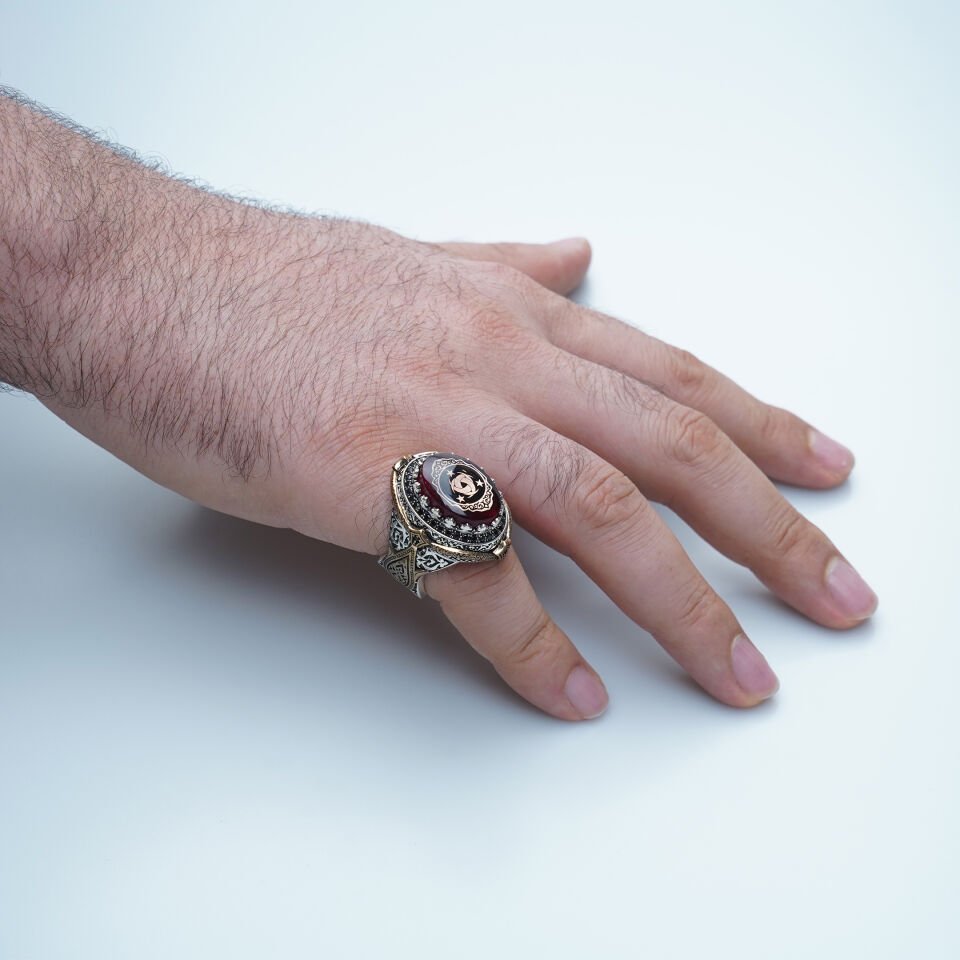 Teşkîlât-ı Mahsûsa Motifli Koyu Kırmızı Akik Taşlı 925 Ayar Gümüş Erkek Yüzük