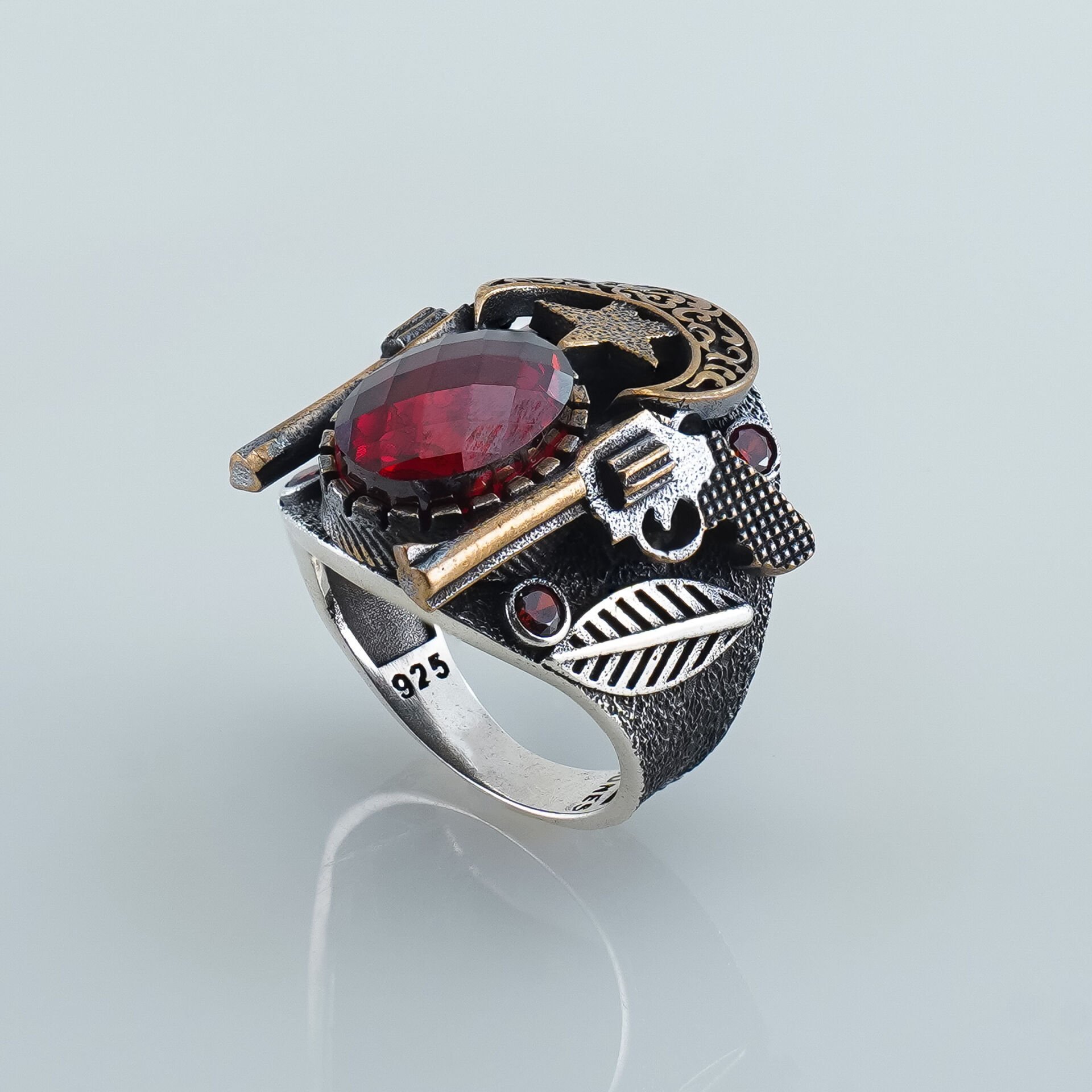 Ay Yıldız ve Tabanca Motifli Kırmızı Akik Taşlı 925 Ayar Gümüş Erkek Yüzük