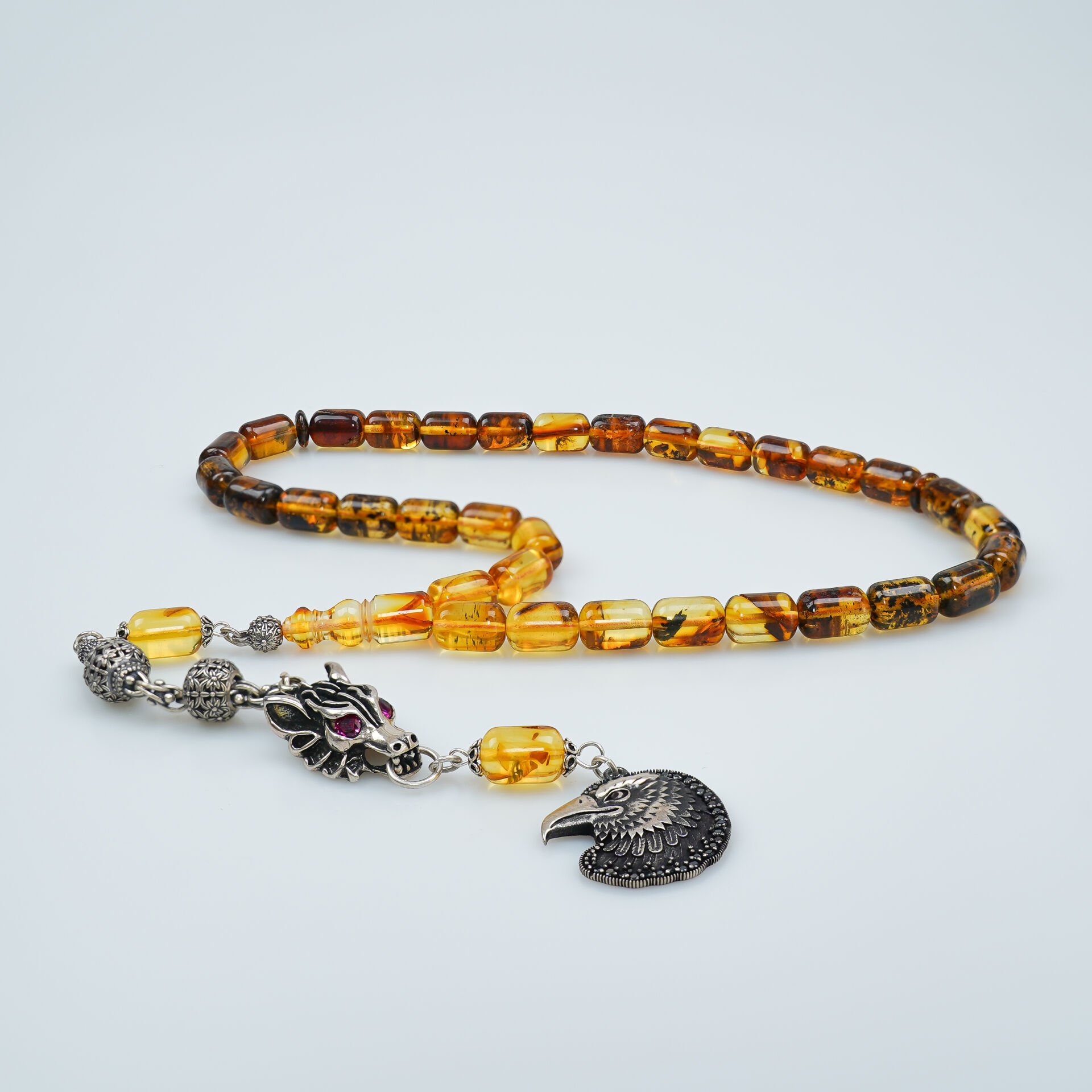 Gümüş Kurt ve Kartal Figürlü Fosilli Damla Kehribar Tesbih