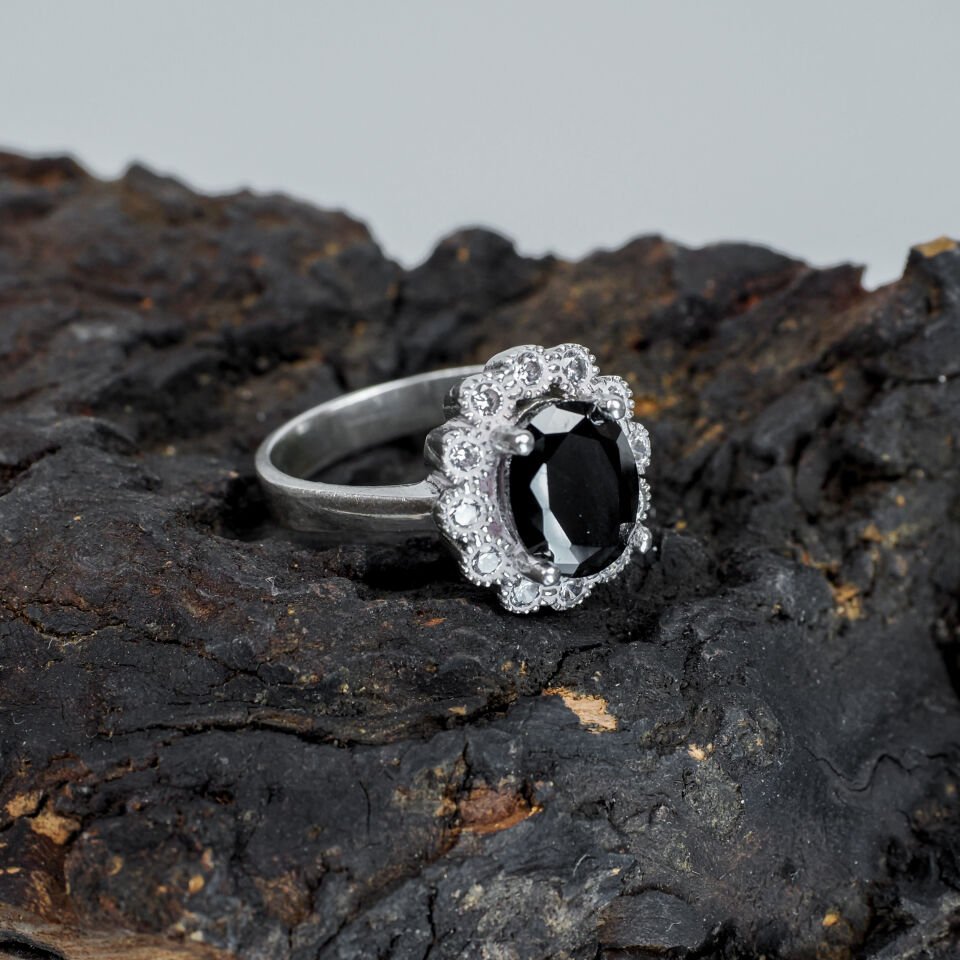 925 Ayar Kadın Gümüş Yüzük Siyah Zirkon Taşlı Halo Model