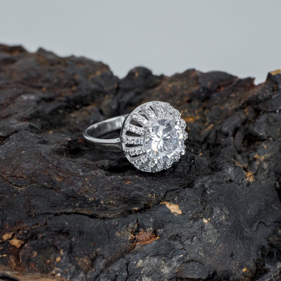 Kristal Zirkon Detaylı 925 Ayar Gümüş Kadın Yüzük