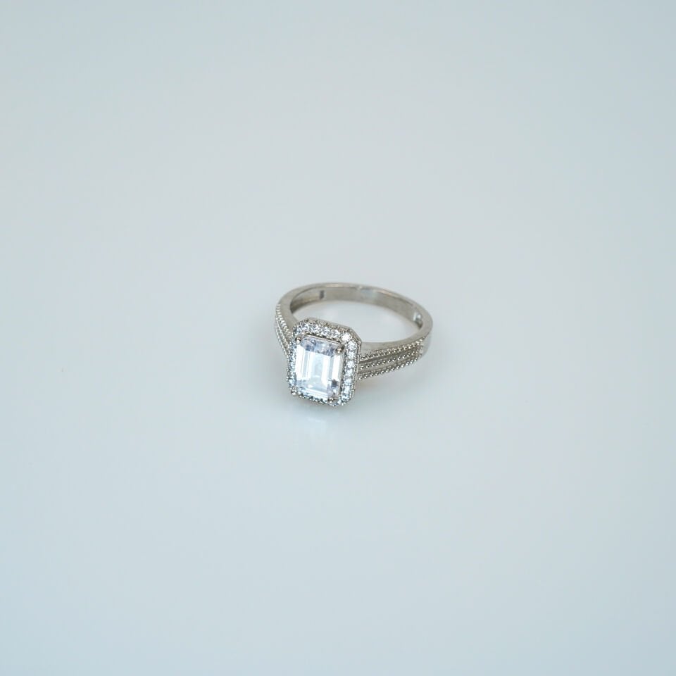 Kare Kesim Kristal Zirkon Taşlı, Yanları Sıralı Taşlı Kadın Gümüş Yüzük