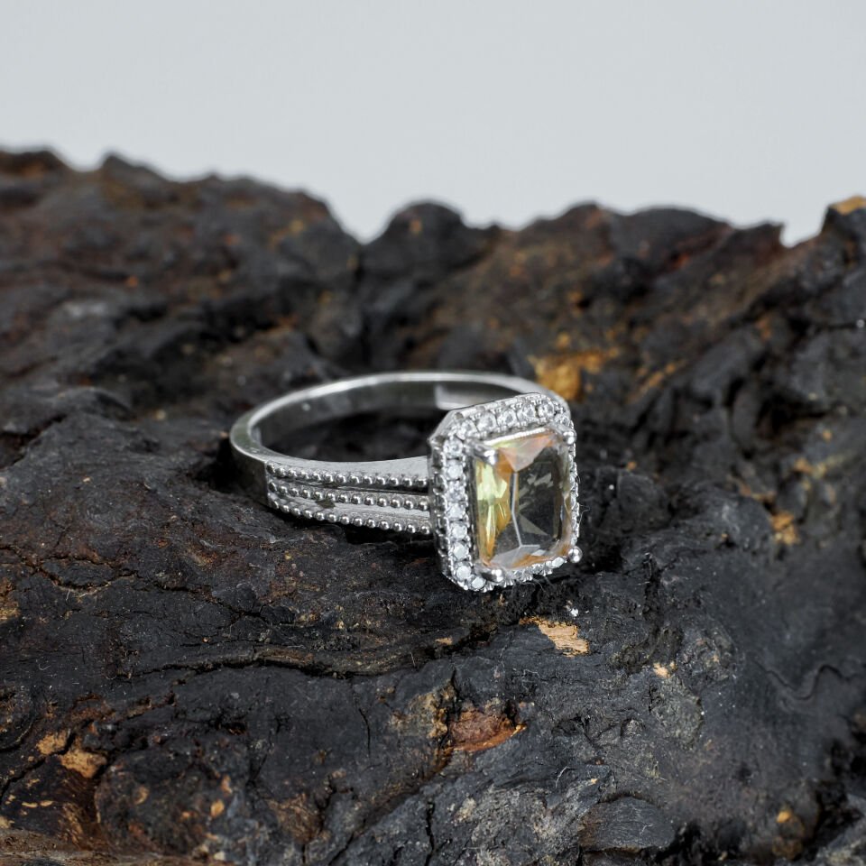 Prenses Kesim Sarı Zirkon Taşlı Gümüş Kadın Yüzük