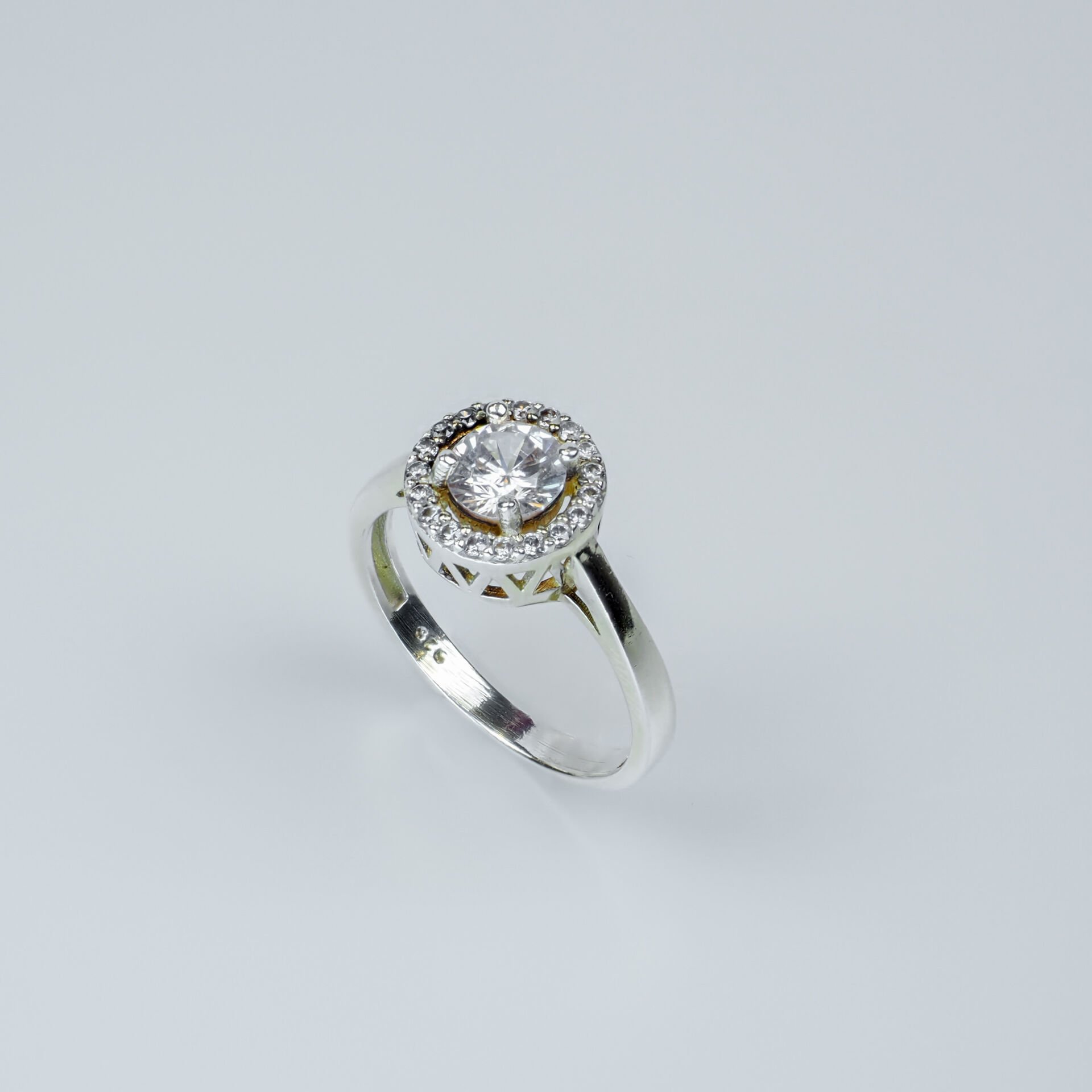 Kristal Zirkon Taşlı Yuvarlak Halo Model Gümüş Kadın Yüzük