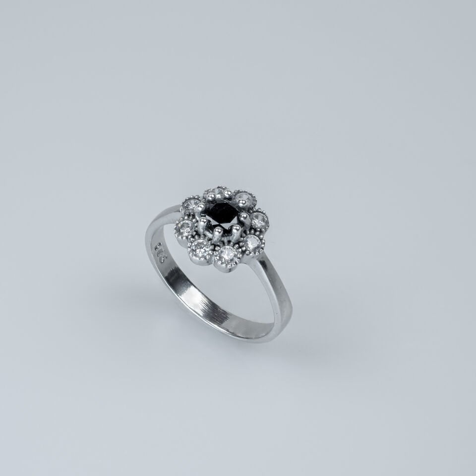 Vintage Papatya Tasarım Siyah & Beyaz Zirkon Gümüş Yüzük