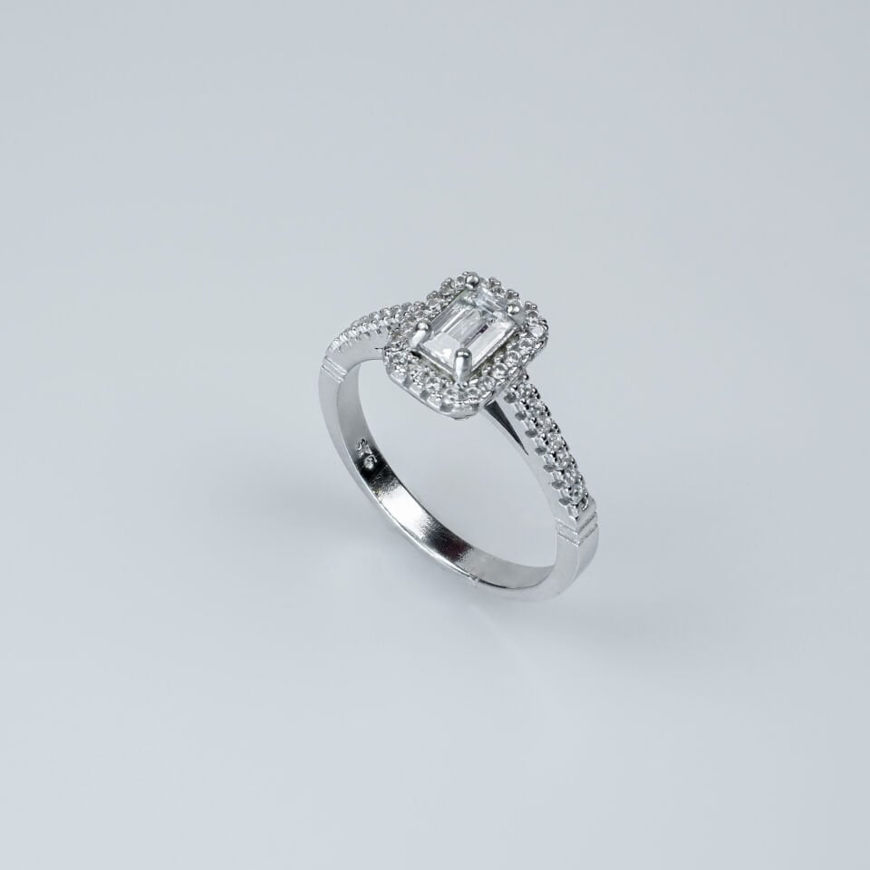 Baget Kesim Sıralı Taşlı 925 Ayar Kadın Gümüş Yüzük