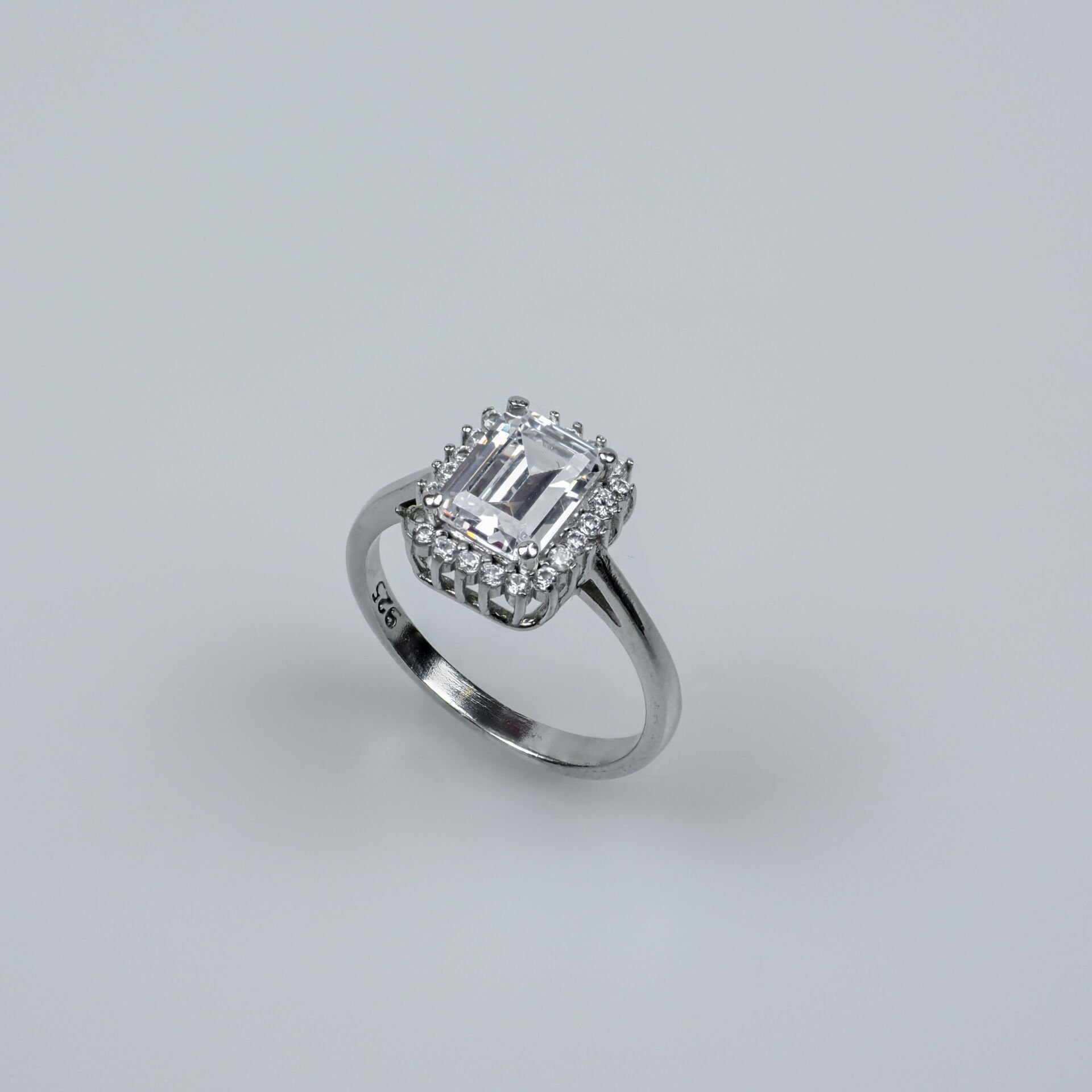 Baget Kesim Kristal Taşlı 925 Ayar Gümüş Yüzük