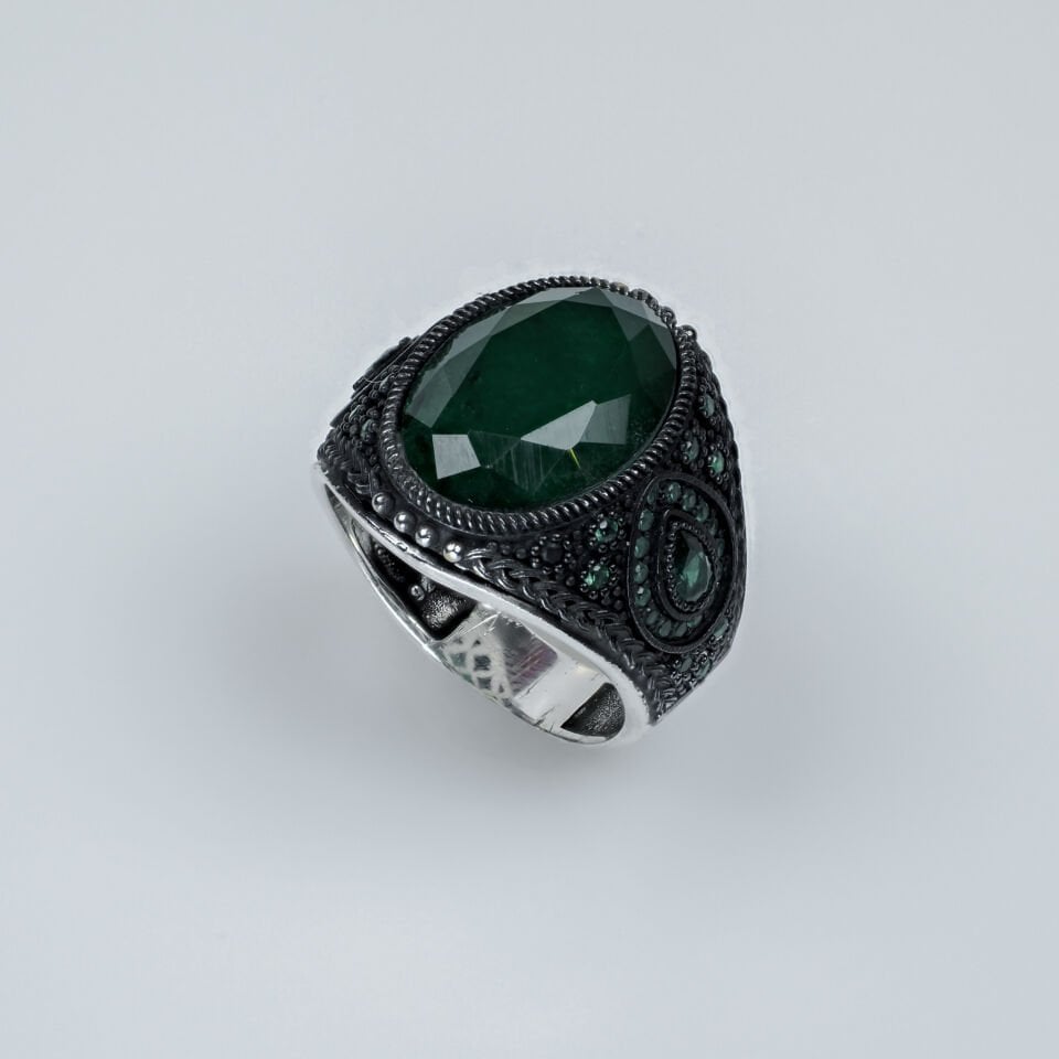 Zümrüt Yeşili Taşlı Damla Motifli 925 Ayar Gümüş Erkek Yüzük
