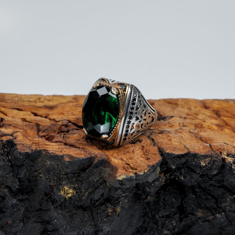 Zümrüt Yeşili Taşlı Sarmaşık Desenli Gümüş Erkek Yüzük