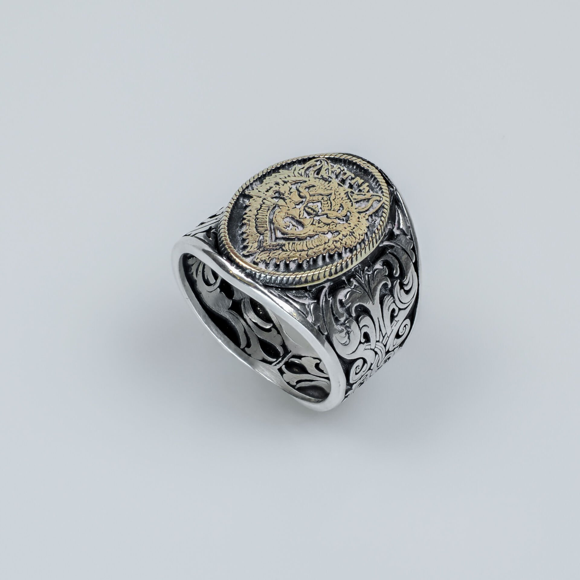 Kurt Başı Figürlü Barok İşlemeli 925 Ayar Gümüş Erkek Yüzük