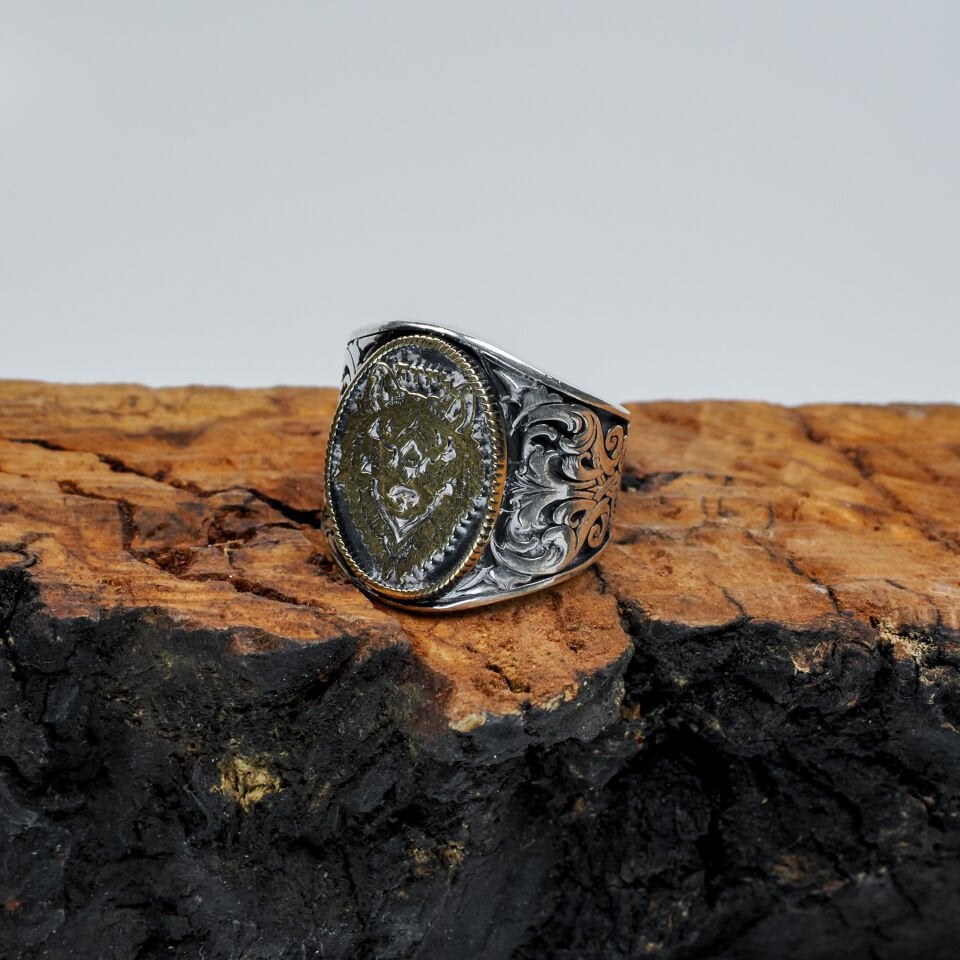 Kurt Başı Figürlü Barok İşlemeli 925 Ayar Gümüş Erkek Yüzük