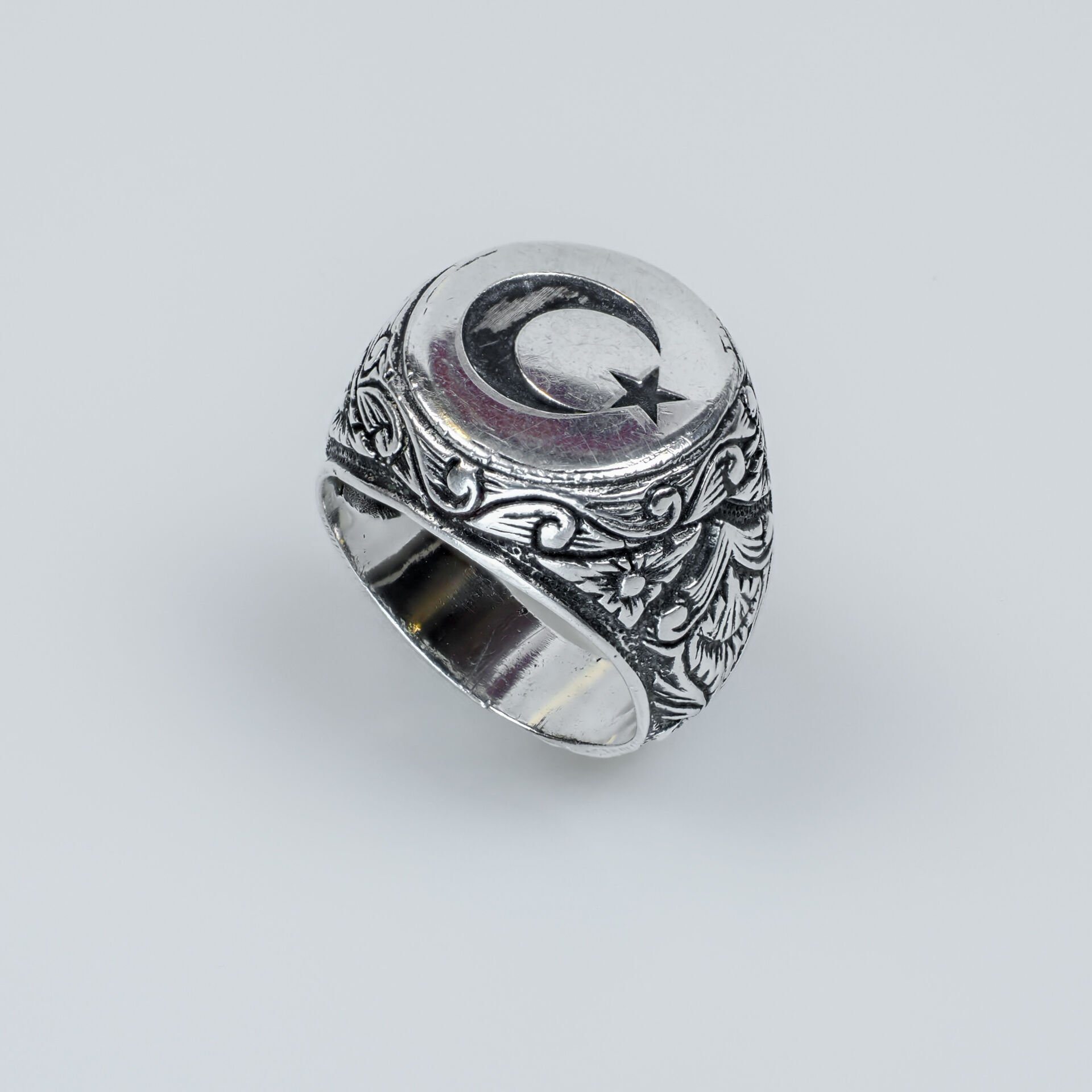 Ay-Yıldız Kabartmalı Barok İşlemeli Gümüş Erkek Yüzük