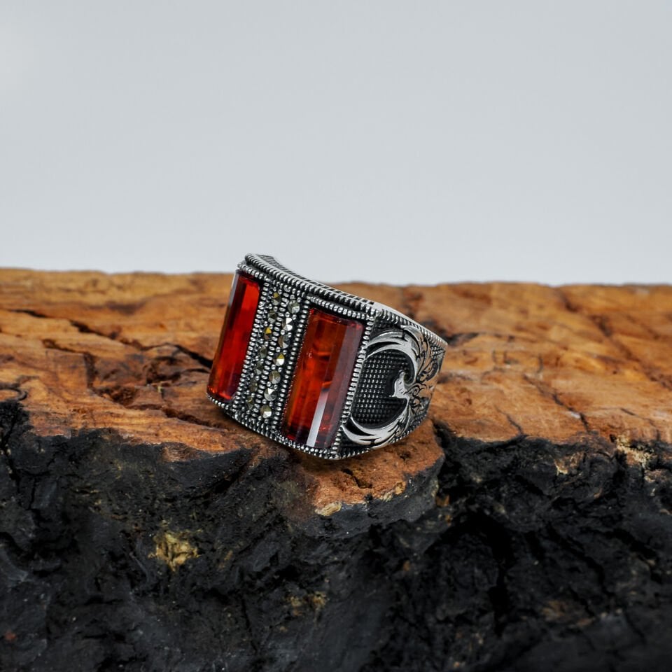 Çift Başlı Kartal İşlemeli Kırmızı Baget Taşlı Gümüş Yüzük