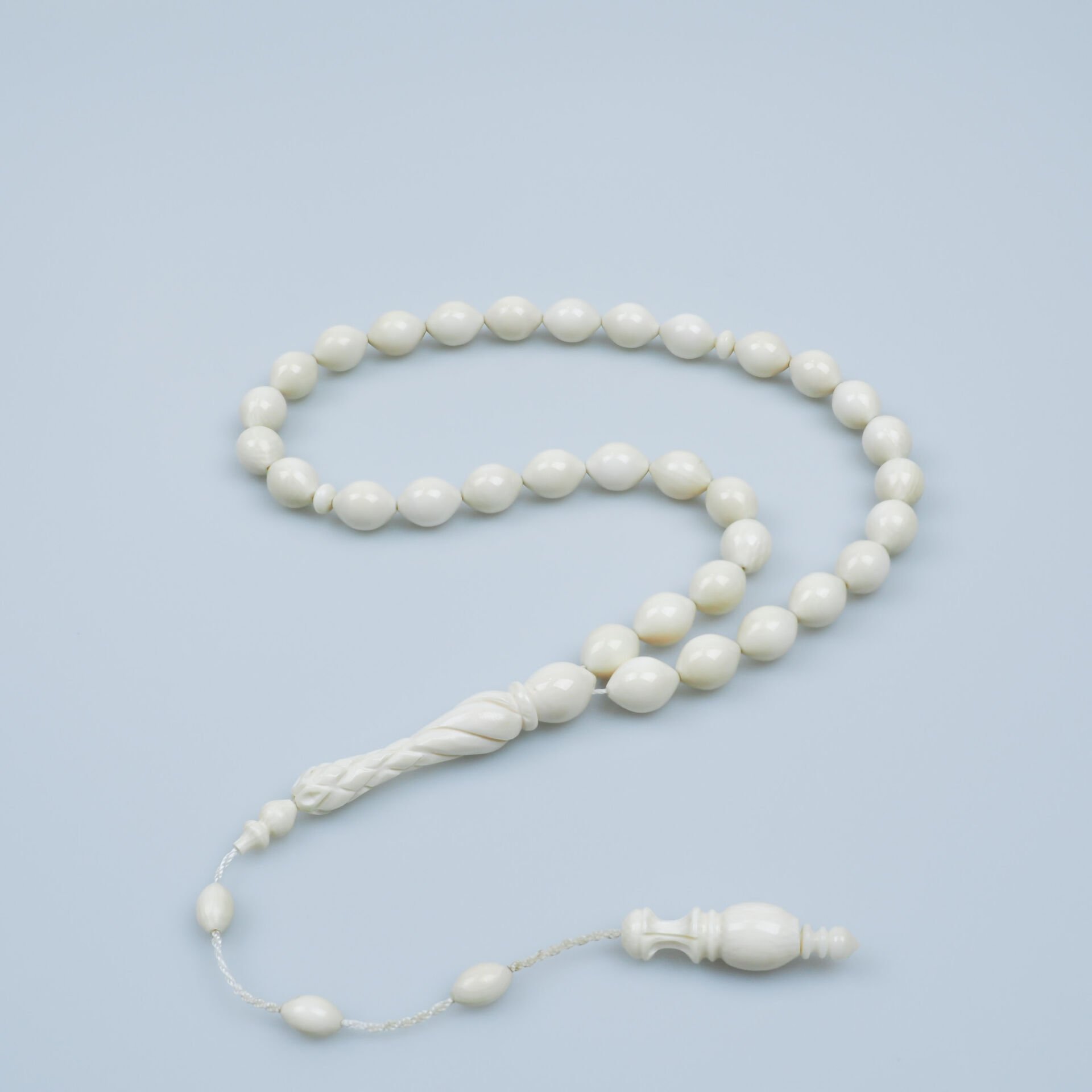 Sistemli Kamçı Püsküllü ve Burgu İmameli Fildişi Tesbih