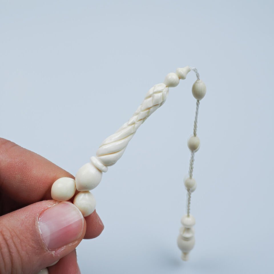 Sistemli Kamçı Püsküllü ve Burgu İmameli Fildişi Tesbih