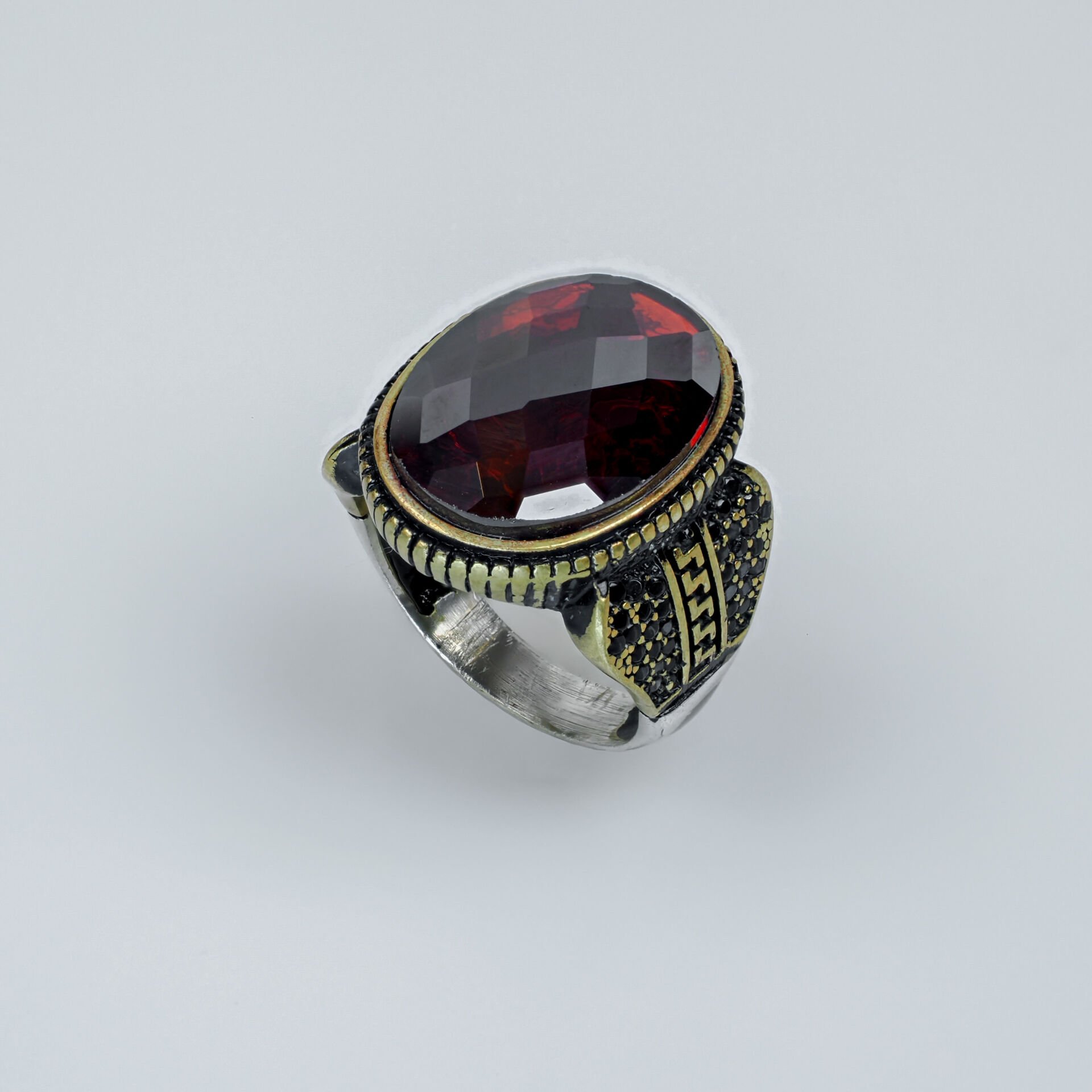 Kırmızı Faset Taşlı Grek Desenli 925 Ayar Erkek Gümüş Yüzük