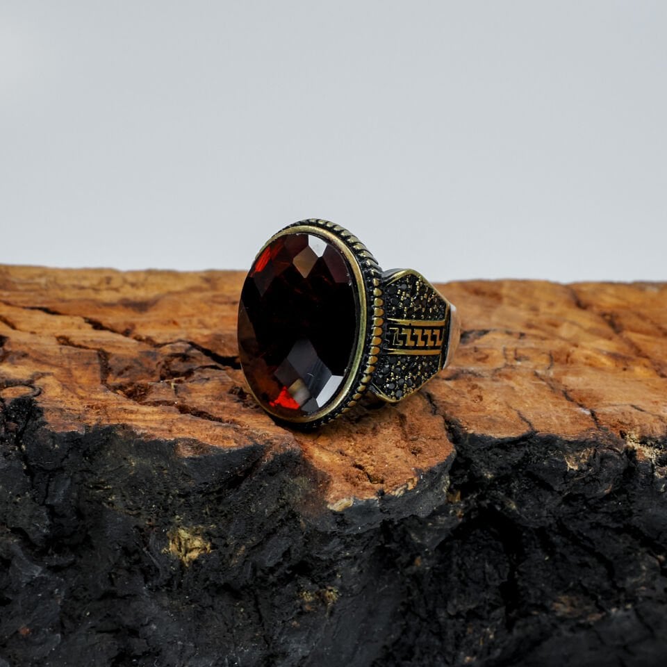 Kırmızı Faset Taşlı Grek Desenli 925 Ayar Erkek Gümüş Yüzük