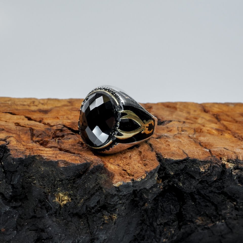 Zülfikar Motifli Siyah Faset Taşlı 925 Ayar Erkek Gümüş Yüzük