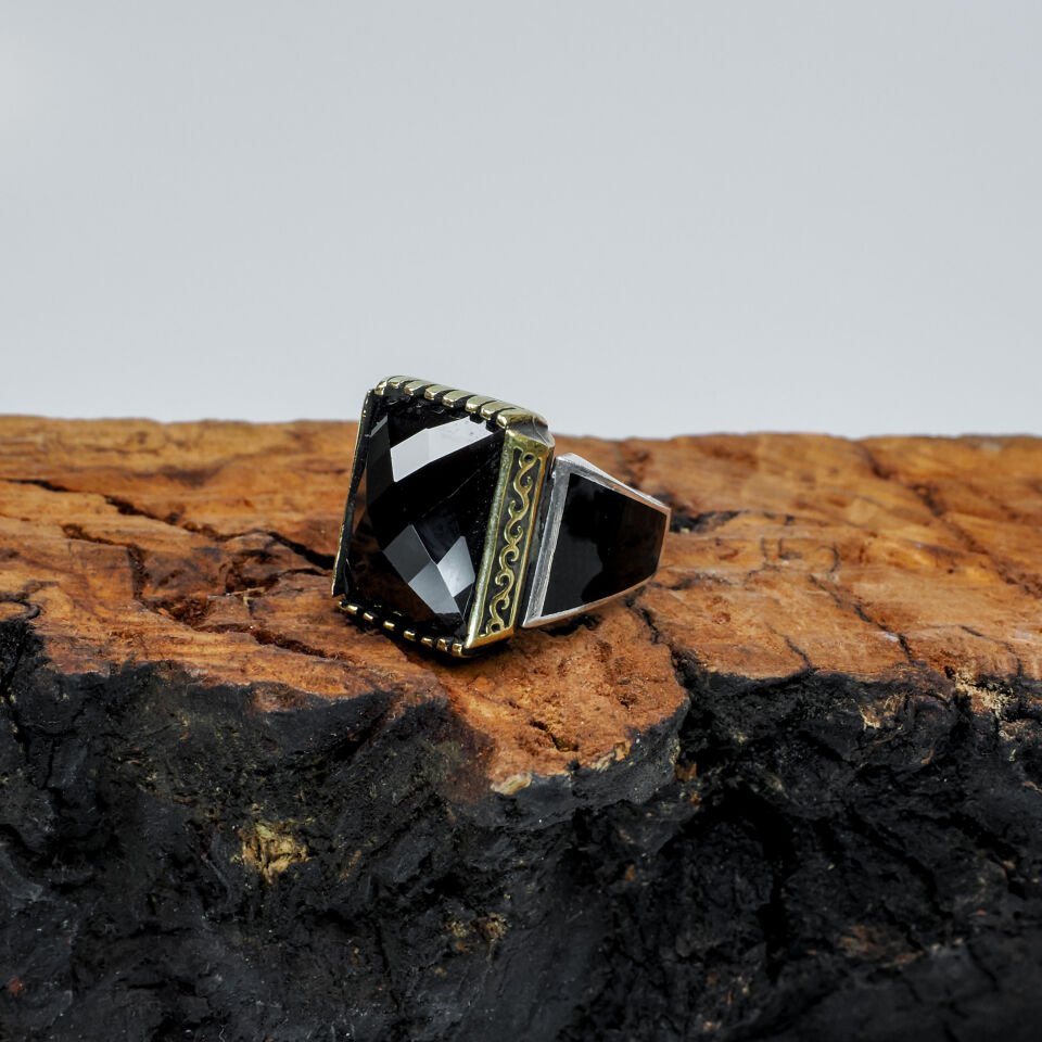 Grek Desenli Siyah Oniks Taşlı 925 Ayar Erkek Gümüş Yüzük