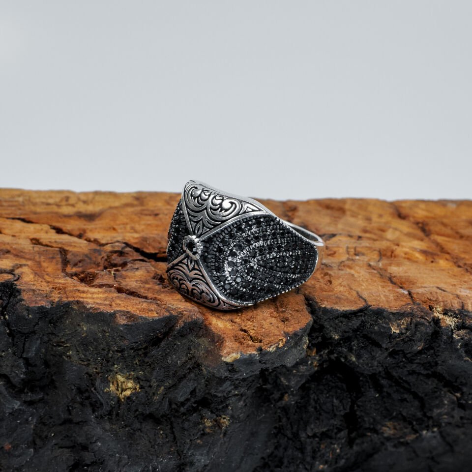 Siyah Mikro Zirkon Taşlı Barok Motifli 925 Ayar Erkek Gümüş Yüzük