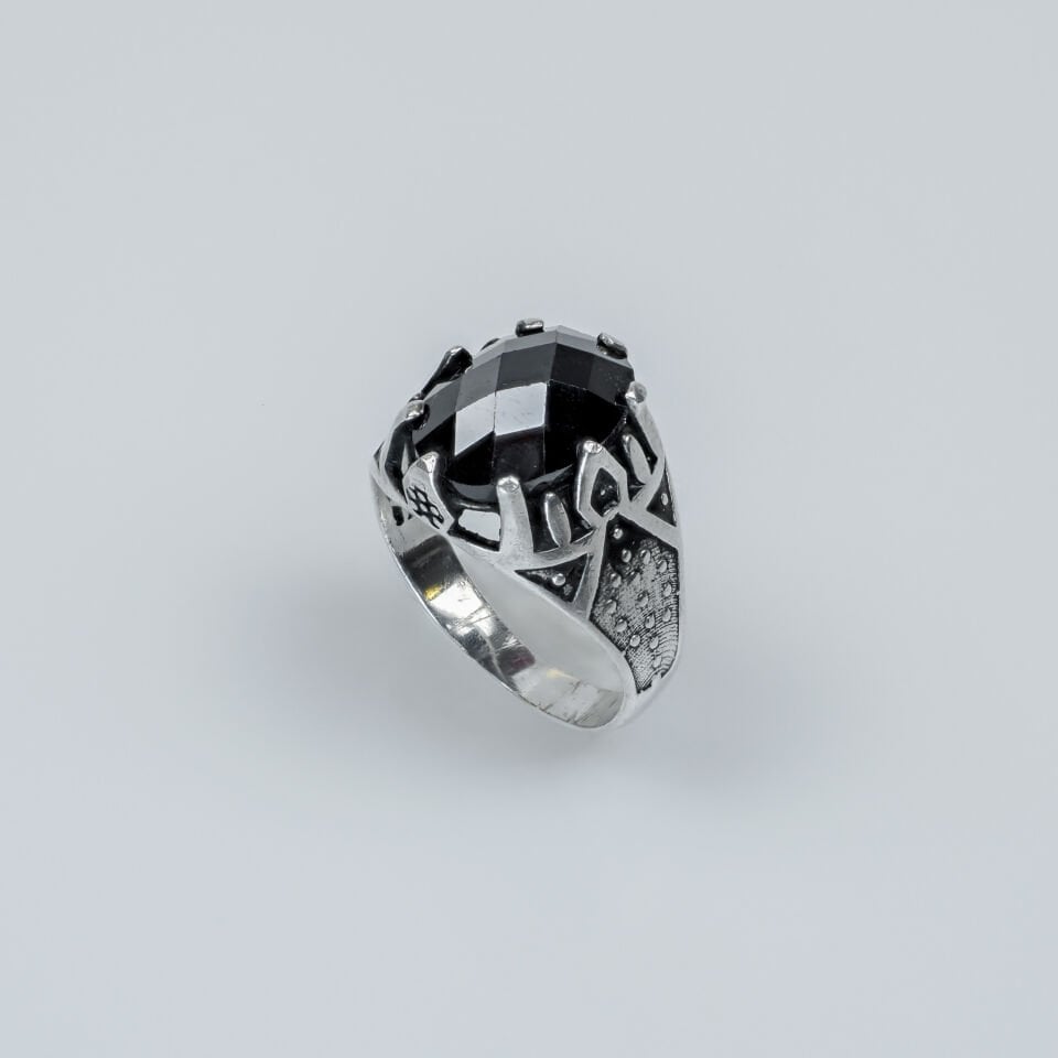 Siyah Zirkon Taşlı Zırh Desenli 925 Ayar Erkek Gümüş Yüzük