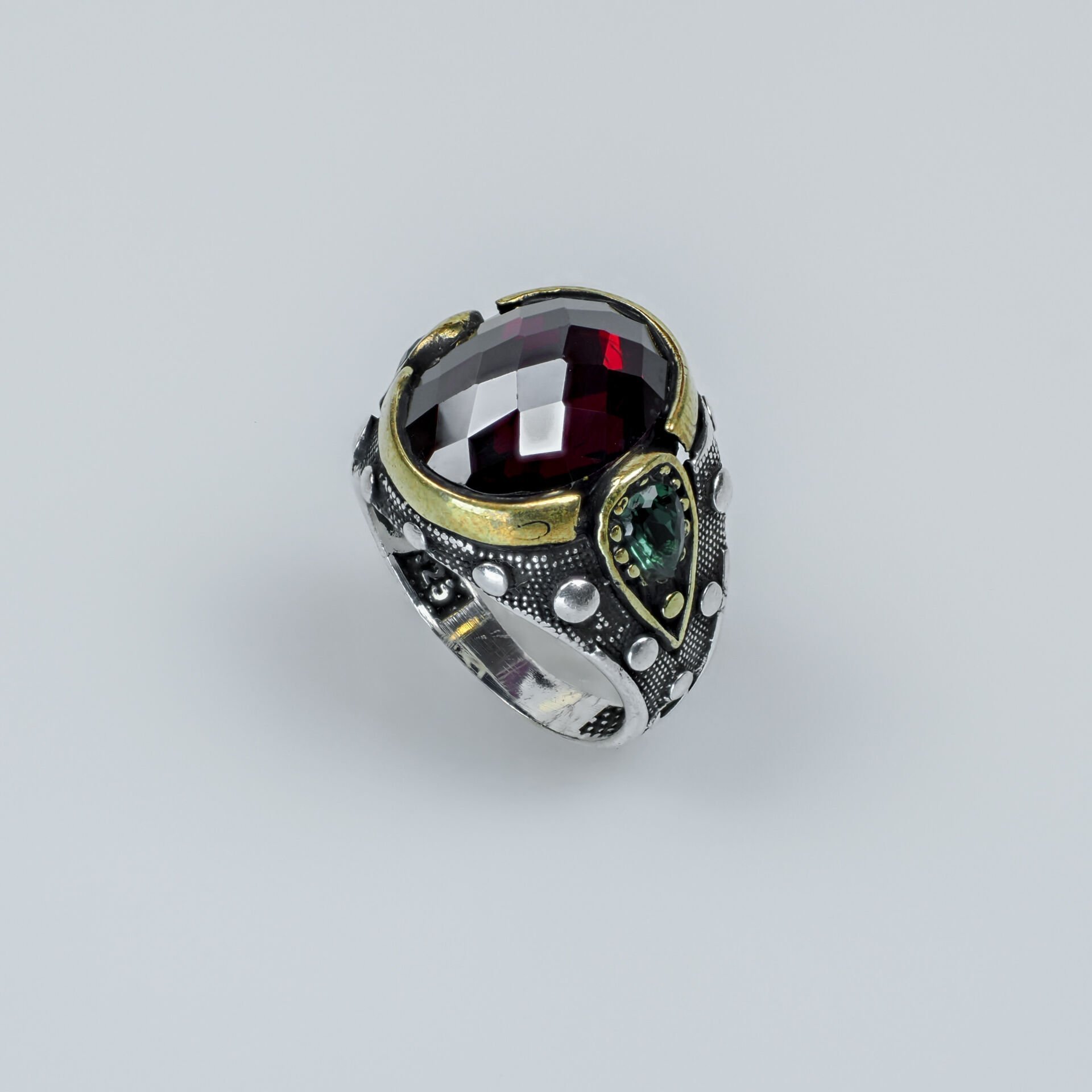 Kırmızı Zirkon Taşlı Antik İşlemeli 925 Ayar Erkek Gümüş Yüzük