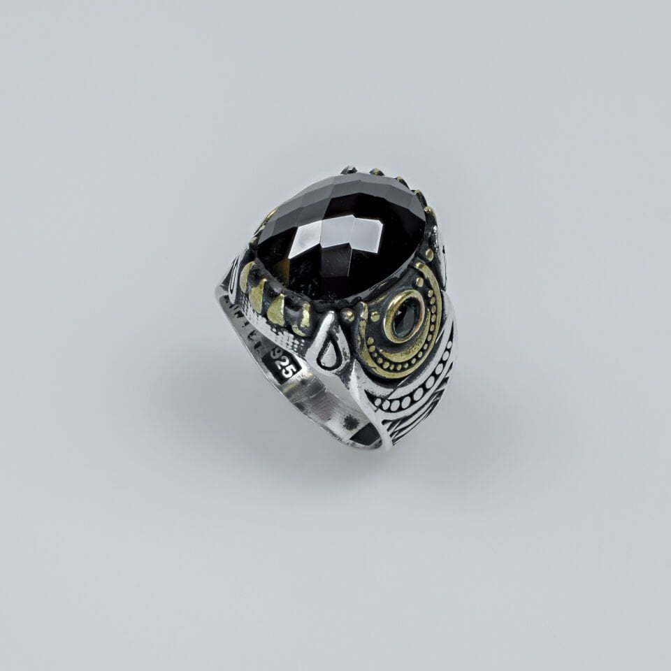 Üçgen Motifli Siyah Faset Taşlı 925 Ayar Erkek Gümüş Yüzük